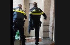 Politie trapt deur in van man die in ziekenhuis ligt